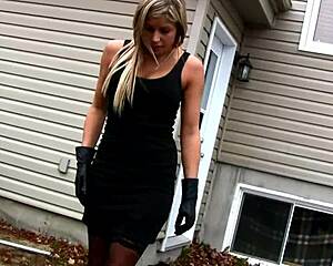 Az új csajom odakint füstöl lingerie-ben