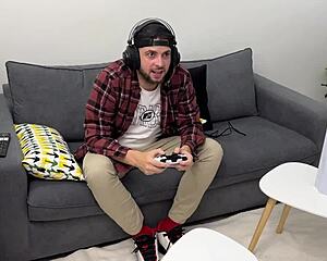 I can't get enough of pamela mendoza slurping on that massive cock from the gamer boy until he blasts a huge facial cumshot all over my face