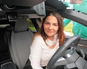 un etrangé surprend kat aluna dans un park public for outdoor blowjob and fucking 😏🚗