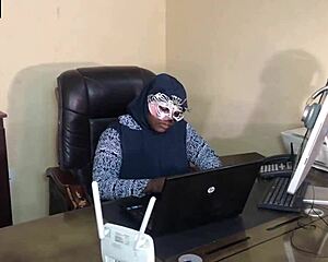 ahlaja offers pussy to rider after fake transfer.