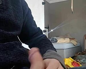 Watch this huge cock cumshot in Cape Town!