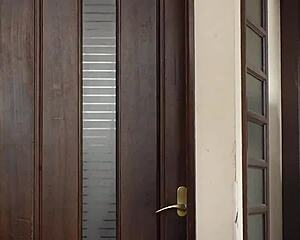 「もうイってるから許して」美人スタッフのデカ尻に即挿れ杭打ちピストン中出し