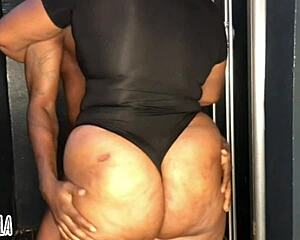 DOGGIE STYLE FOR BIG ASS BBW LADY