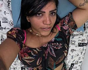 vizinho ajuda no mercado sem calcinha