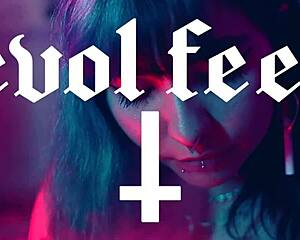 jerk to my pretty small 18+ feet, lick and suck fetish