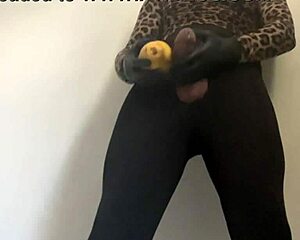 Me Veja Foder Uma Fruta Mamão Pela Primeira Vez Gostei