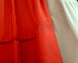 Ansima E Si Struscia Sullo Sgabello Spogliandosi Lentamente Fino A Sborrare Fortissimo - Cazzo Grosso Italiano