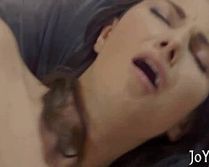 Teenie lär sig att svälja bra