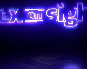 난 폭탄 같은 밀프야, 남편 직원과의 긴장 못 참고 결국 그의 거대한 자지에 굴복해