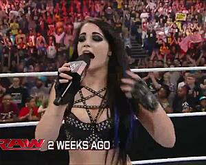 Nikki Bella vs Naomi in extreme rules match 2015.