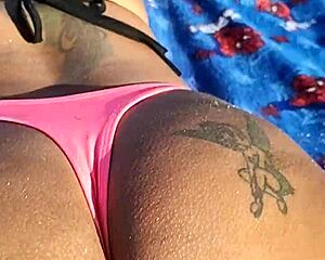 Moglie arrapata si esibisce in spiaggia pubblica succhiando marito e prendendo sborra in faccia Adamo ed Eva