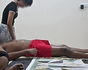 Flashing my dick to the massage girl 😈