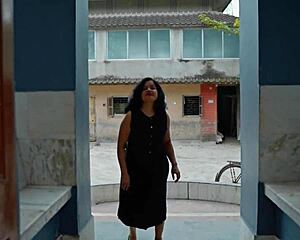 naughty boss cums on desi chut