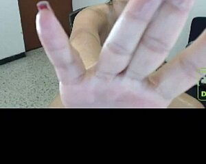 Latina says, 'Check out my big ass body'