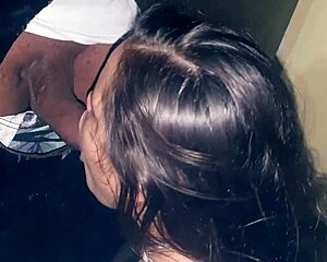 Смуках и чуках непознати в къщата с дупки за ебане.