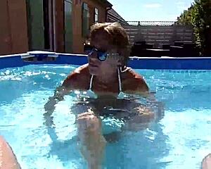 Ma salope french kissing passionately