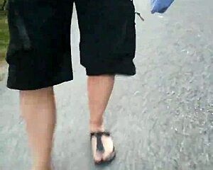 Morgens mit nylonf��en in birkenstocks unterwegs