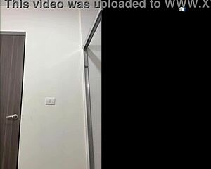 esposa degenerada se desnuda frente a camara y toma ducha