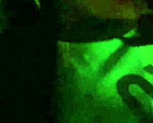 Bella y sexy transexual venezolana mamando un vibrador lindsaycozar