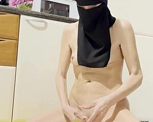 डिल्डो मस्तurbation ऑर्गेज्म किचन में