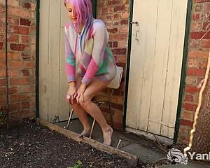 yanks girl zahra stardusts masturbates outdoors 😍