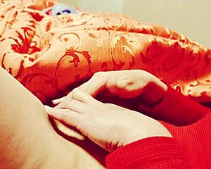 Chica Caliente No Aguanta Masturbarse Antes De La Cena