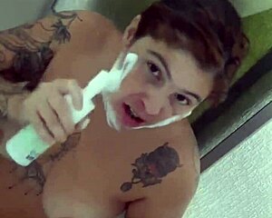 depois que fui filmada no banho dei o cuzinho de 4 bem gostoso pro safado