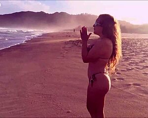 Cenas fantasticas da praia de naturismo mais linda do brasil