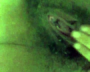 juicemyanal rubs gapping pussy till she squirts 💦