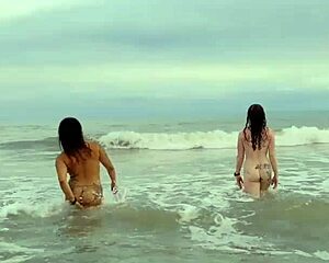 trepando com duas e bontando prar mamar meu gozo?