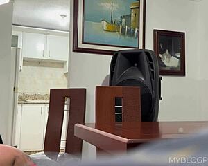 hermosa latina de 19 a�os debuta en su primer casting porno anal detr�s de c�maras