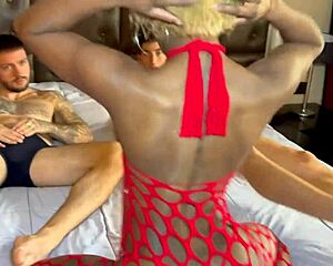 i'm a latina with an increible ass talkin dirty while they put two huge cocks in me