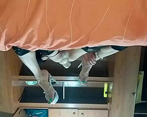 travesti latina plunges deep into tight ass with new toy