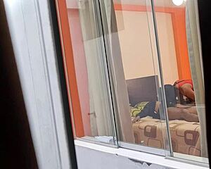 VECINA MEXICANA ENFERMERA MIRANDA FOLLANDO CON SU AMANTE SIN CERRAR LA VENTANA