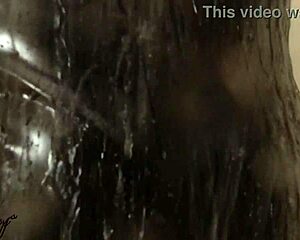 latex shower teasing deine herrin in latexbody und nylon-strumpfhose