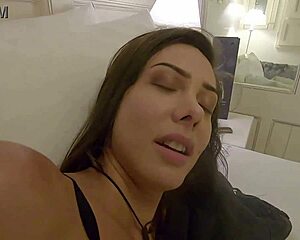 morena ana cheats on resort balcony 😏