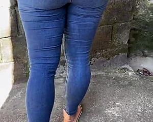 ella baja sus jeans para que le follen su rico culote al aire libre 😏