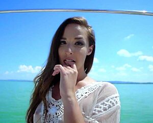 Amirah and angel toying buttholes outdoors 😈