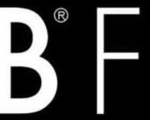 pretty brunette gives us a beutyful masturbation solo