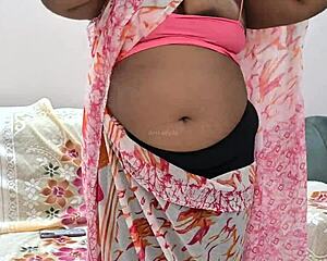indian bhabhi showing natural tits in webcam got leaked