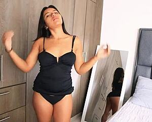 Mishell la colombiana salta en pollas argentinianas