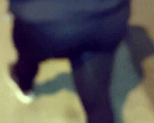 Madura Puta Flashes Tanga In Transparent Leggings On The Street!