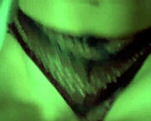 Delicioso Amateur With Huge Ass In Costumes