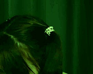 Хозяйка в хвостиках лупит парня по яйцам, потом ебет страпоном в унижающем аналe