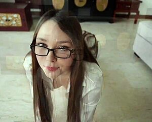 i fucked my boss for a bonus at work