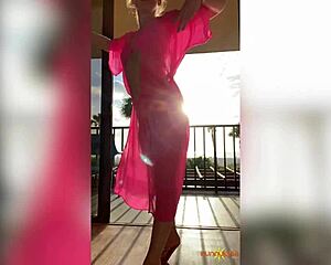 i'm sunny lane booty-shakin and twerkin my big ass