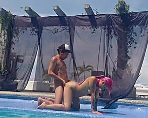 Esto pasa cuando tu prima no lleva traje de ba�o cuando va a la alberca