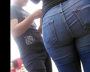 Culona En Jeans Apretados - Teen 18+ With Big Candid Ass