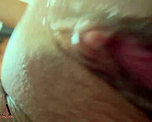 Novinha Gostosa Sentando na Rola