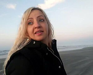 Gostosa Caminha De Calcinha Fode Na Praia Por Dinheiro